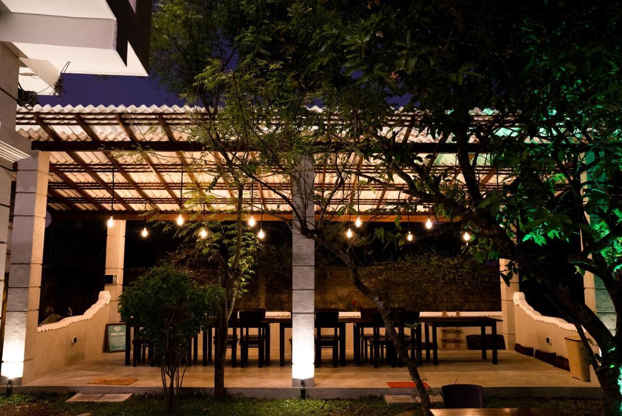 Plantation Surf Inn & Restaurant - מידיגמה איסט מראה חיצוני תמונה